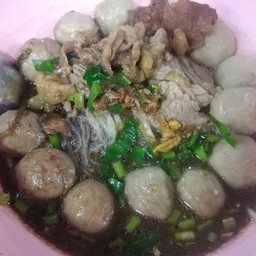 เตี๋ยวลูกชิ้นเนื้อ (ภาพเป็นภาพประกอบเมนูอาหาร)