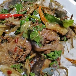 ผัดเผ็ดแถมฟรีไข่ดาว
