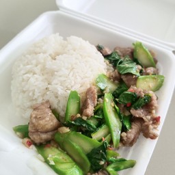 คะน้าหมูหมัก