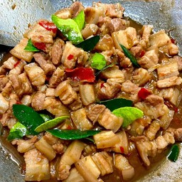 หมูสามชั้นผัดกะปิ