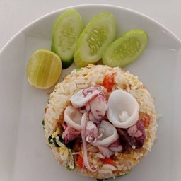 ข้าวผัดปลาหมึก