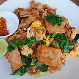 ผัดซีอิ้วหมูนุ่ม