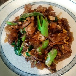 ผัดซีอิ๊วหมู-ไก่