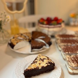 Brownie fudgy almond