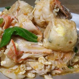 สุกี้แห้งรวมมิตร ( หมู หมึก กุ้ง ไก่ )