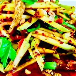 ยำมะม่วง ปลากรอบ