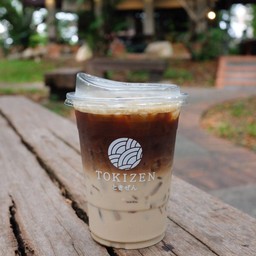 คุโรมีสึลาเต้ (เย็น)