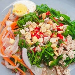 ร้านคุณกูด (ยำผักกูด ต.ม.)