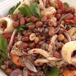 ยำโบราณไม่ใส่เส้น (กุ้ง+หมึก+หมูสับ)