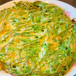 ไข่ชะอมขายชุดละ 45 บาท