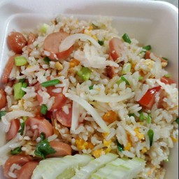 ข้าวผัดไส้กรอกใส่ไข่