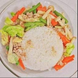 ข้าวผัดผักรวมน้ำมันหอย