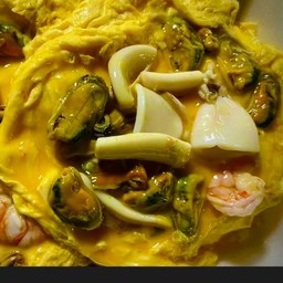 ข้าวหน้าไข่ข้นทะเล