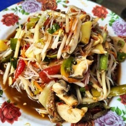 ร้านผ.ผึ้ง ตำแซ่บตำนัว