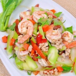 ยำก้านคะน้า