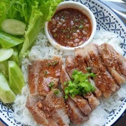 ข้าวคอหมูย่าง น้ำจิ้มแจ่ว
