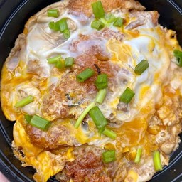 คัสสึด้ง ข้าวหน้าหมูทอด