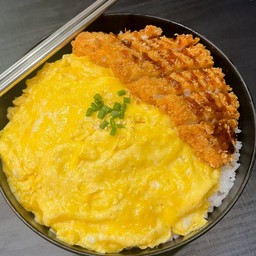 ข้าวไก่ทอดซอสเทอริยากิไข่ข้น