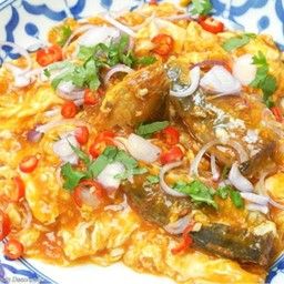 ข้าวไข่ขยี้ปลากระป๋อง