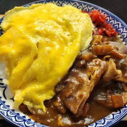 ข้าวแกงกระหรี่สันคอหมูสไลด์ ไข่ข้น