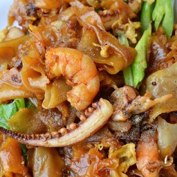 Seafood Pad See Ew
