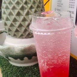 สตอเบอรี่โซดา