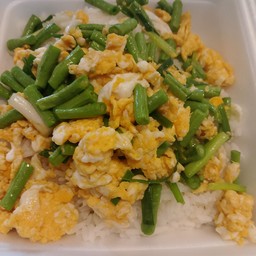 ผัดถั่วฟักยาวใส่ไข่ใส่หมูกับข้าว