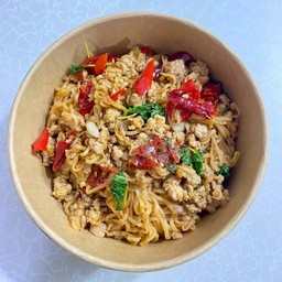 ผัดมาม่ากะเพราหมูสับ