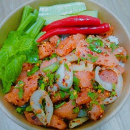 ข้าวหน้าก้อยเเซลม่อน