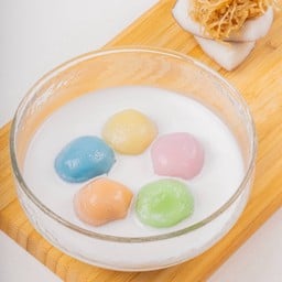 บัวลอยมีไส้ราดน้ำกะทิ 🍡