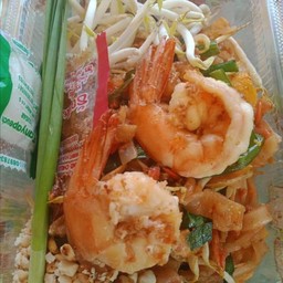 ผัดไทกุ้งสด