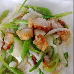 หมูกรอบผัดพริกอ่อน