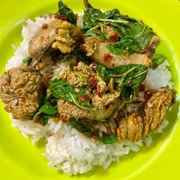 ข้าวกะเพราไข่ปลาอินทรีย์