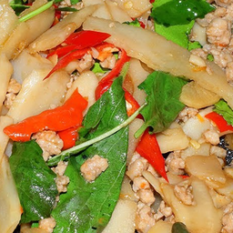 ข้าว กะเพราหมูสับ ใส่หน่อไม้ดอง