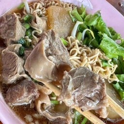 เส้นหมี่คลุก ซอสแซ่บเว่อร์