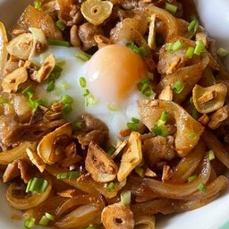 ข้าวหน้าหมูสามชั้นไข่ออนเซน