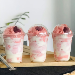 สตรอเบอรี่ โยเกิร์ต