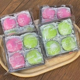 Daifuku (green tea , red bean paste)