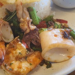 ข้าว+ผัดกะเพรากุ้งหมึก