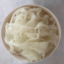 เส้นใหญ่ลวก