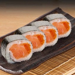 ข้าวห่อแซลมอนไข่ปู  (เซต 4 ชิ้น)