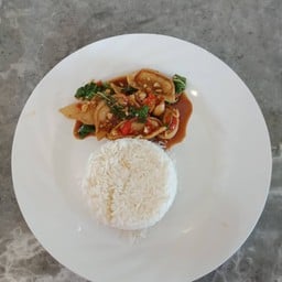 ข้าวกระเพราไก่นุ่ม