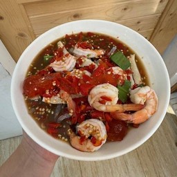 ยำกุ้งสุกไข่แดงเค็ม01