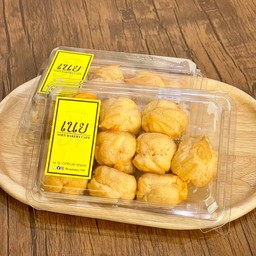 Thai Milk tea filling eclair