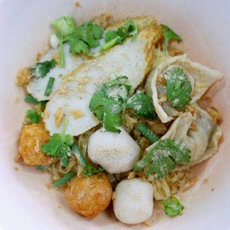 บะหมี่เป๊าะแห้งซอสจิ๊กโฉ่ว