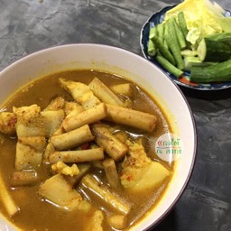 แกงเหลืองไหลบัวใส่หมูสามชั้น