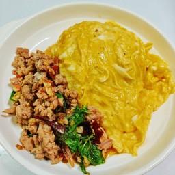 ข้าวกระเพราหมูสับไข่ข้น