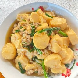กระเพราเต้าหู้หมูสับ(ราดข้าว)