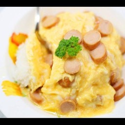 ข้าวไข่ข้นไส้กรอก