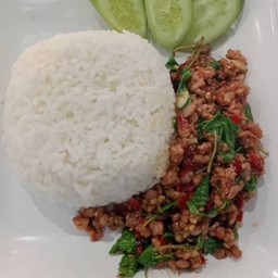 กะเพราหมูราดข้าว